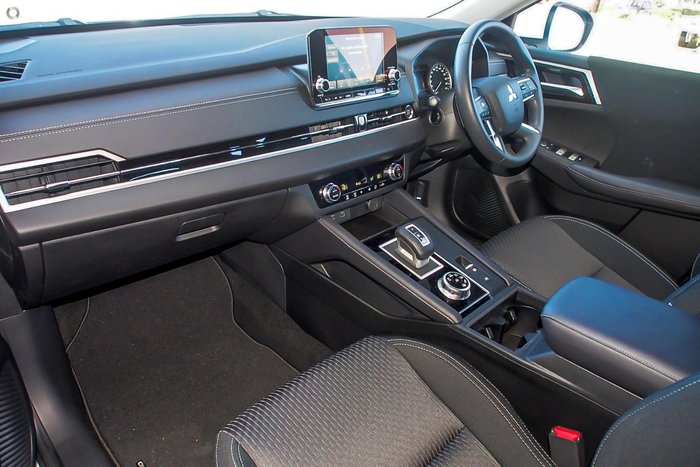 2024 Mitsubishi Outlander ES