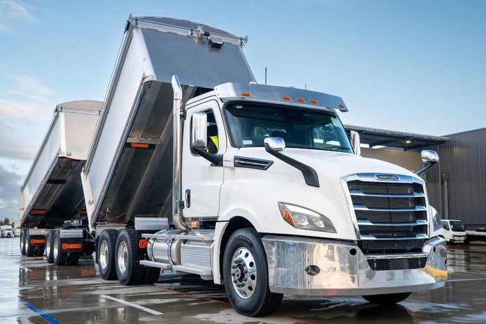 2024 Freightliner Cascadia 126 Tipper White