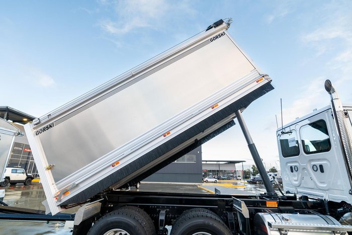 2024 Freightliner Cascadia 126 Tipper White