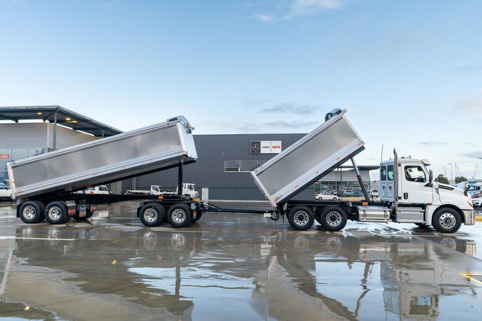 2024 Freightliner Cascadia 126 Tipper White