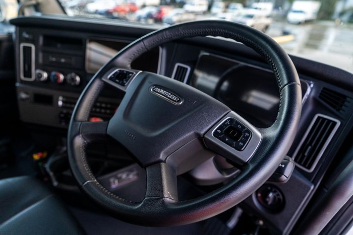 2024 Freightliner Cascadia 126 Tipper White
