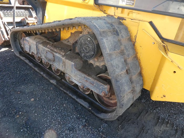 2023 John Deere 333G YELLOW