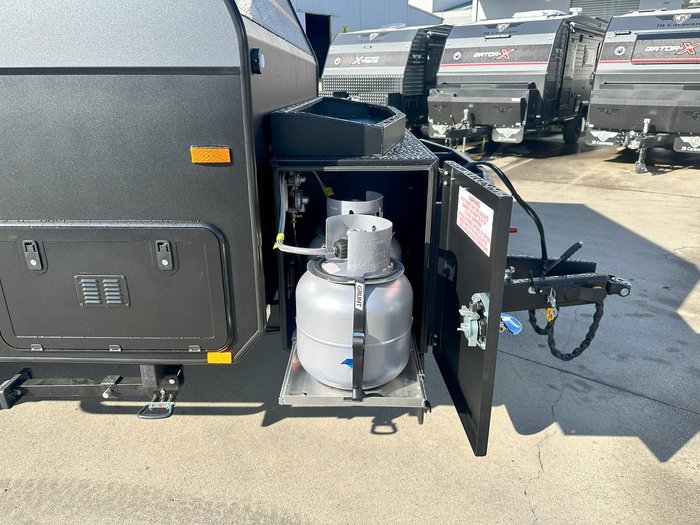 2025 JB Caravans Scorpion Sting Air 19'6 Rear Door