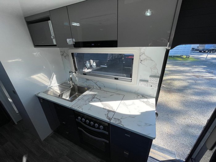 2024 Millard Mflow 19'6 Cd Side Club Double Bunk Caravan