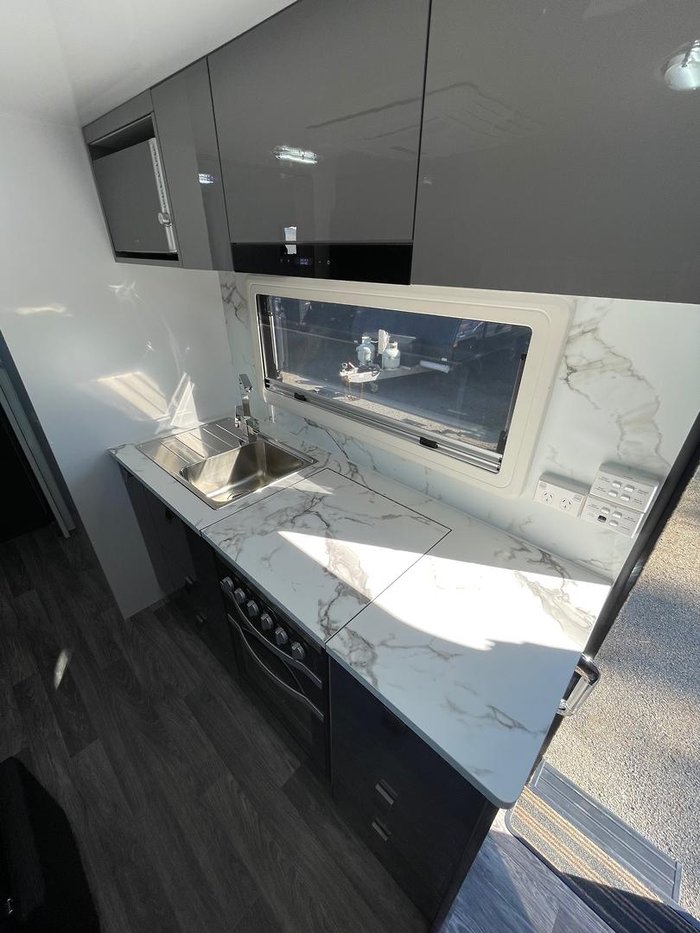 2024 Millard Mflow 19'6 Cd Side Club Double Bunk Caravan