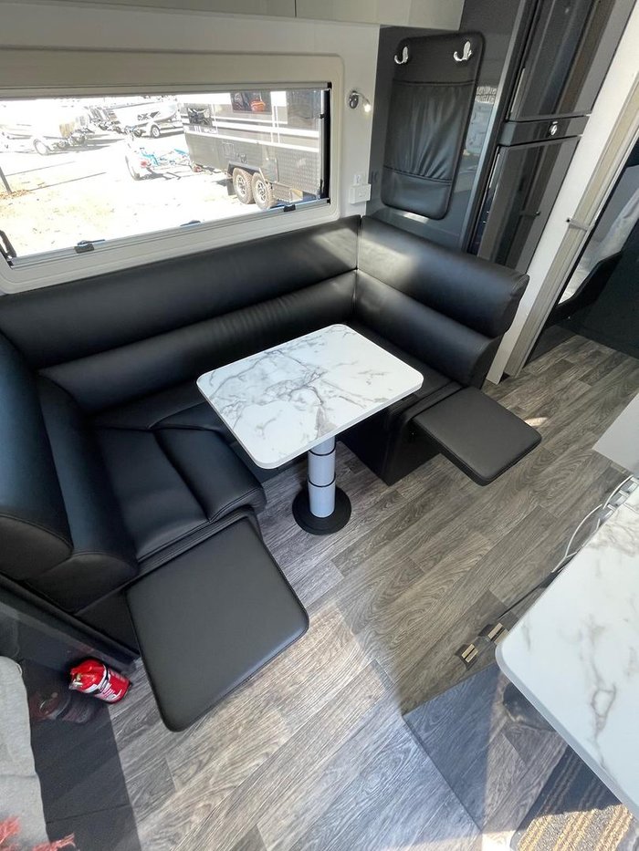 2024 Millard Mflow 19'6 Cd Side Club Double Bunk Caravan