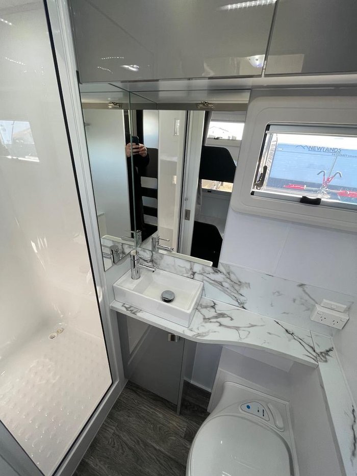 2024 Millard Mflow 19'6 Cd Side Club Double Bunk Caravan