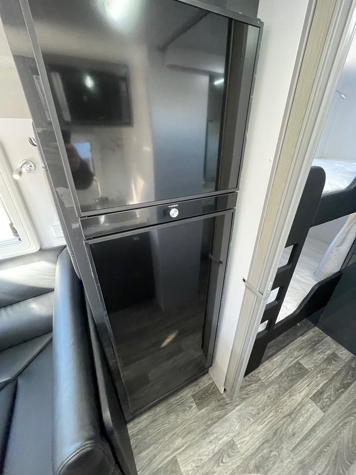 2024 Millard Mflow 19'6 Cd Side Club Double Bunk Caravan