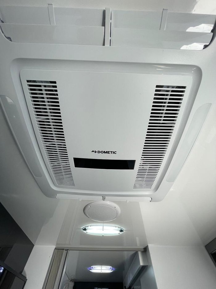 2024 Millard Mflow 19'6 Cd Side Club Double Bunk Caravan