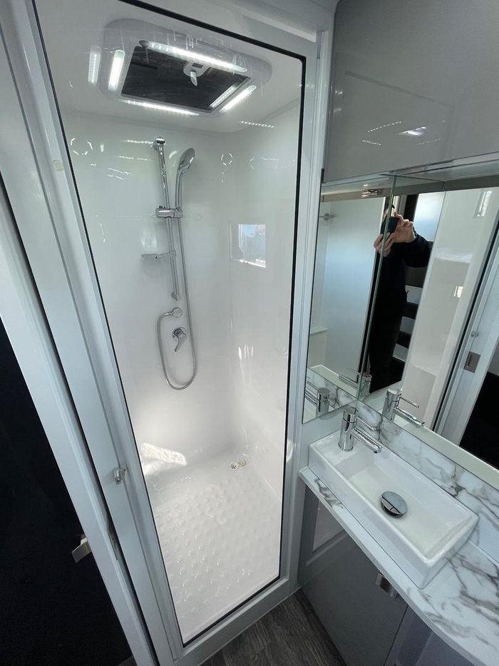 2024 Millard Mflow 19'6 Cd Side Club Double Bunk Caravan