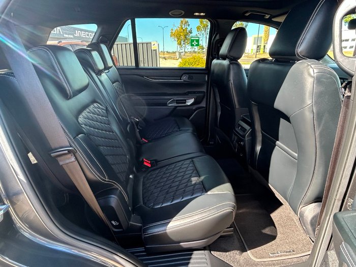 2023 Ford Everest Platinum