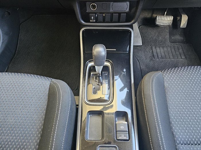 2018 Mitsubishi Outlander ES ZL MY19 White