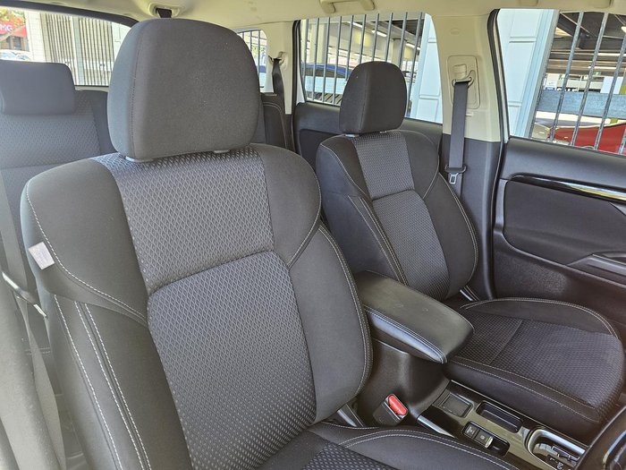 2018 Mitsubishi Outlander ES ZL MY19 White