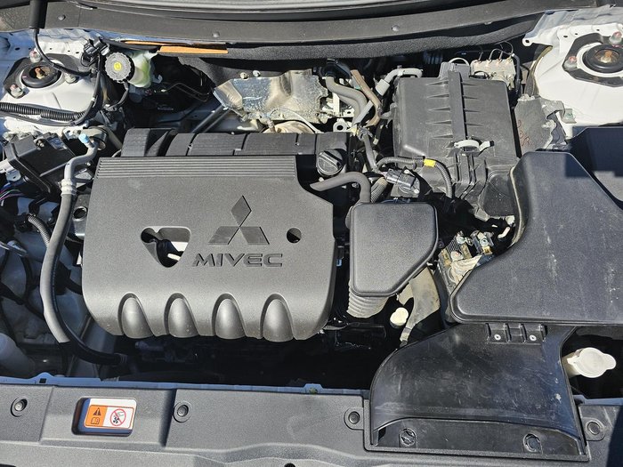 2018 Mitsubishi Outlander ES ZL MY19 White