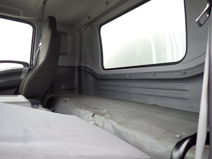 2019 ISUZU FRR 110-260 WHITE