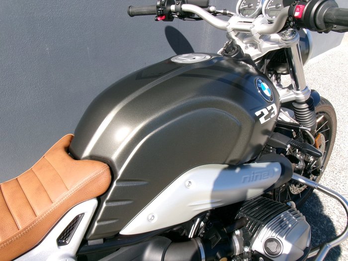 2023 BMW Motorrad R NINE T SCRAMBLER MANHATTEN METALLIC MATTE