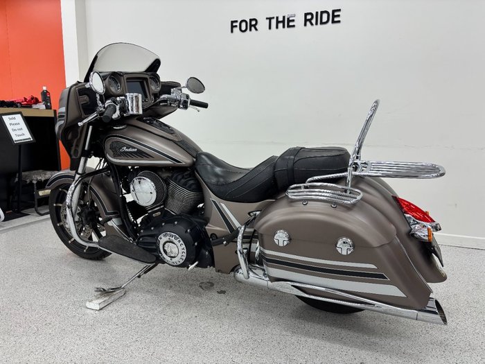 2017 INDIAN CHIEF CLASSIC Silver