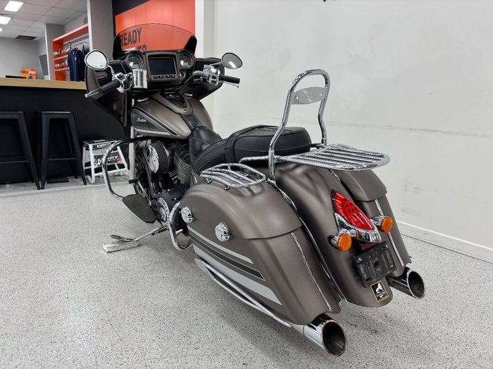 2017 INDIAN CHIEF CLASSIC Silver