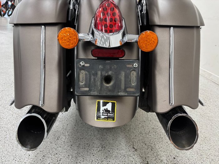 2017 INDIAN CHIEF CLASSIC Silver
