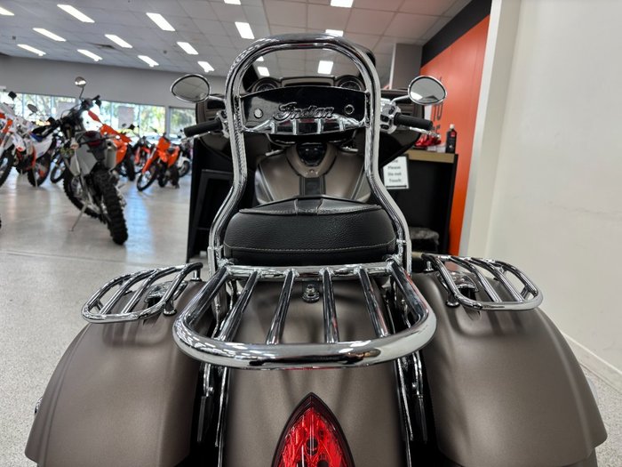 2017 INDIAN CHIEF CLASSIC Silver