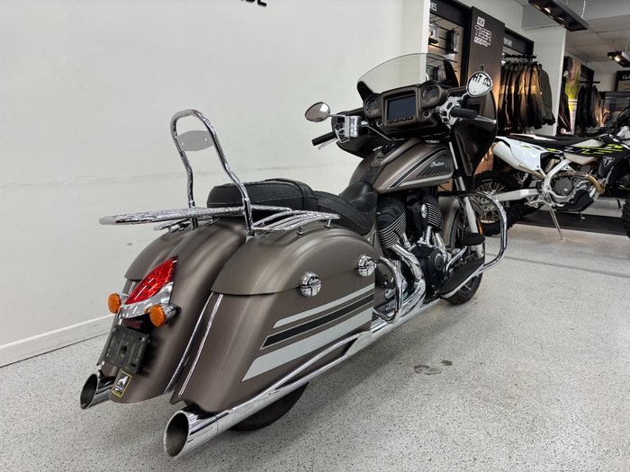 2017 INDIAN CHIEF CLASSIC Silver