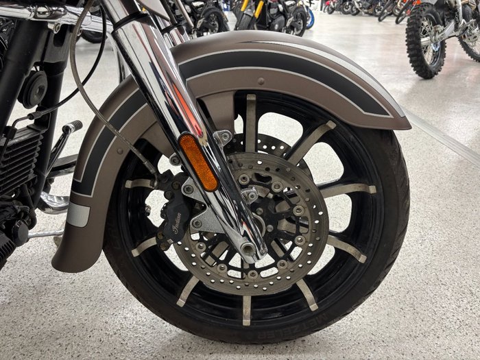 2017 INDIAN CHIEF CLASSIC Silver