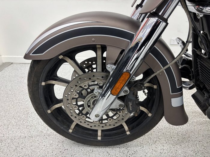 2017 INDIAN CHIEF CLASSIC Silver