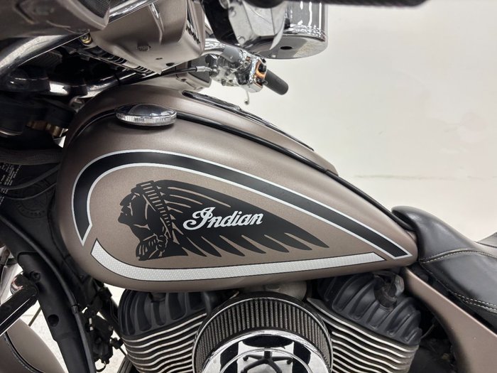 2017 INDIAN CHIEF CLASSIC Silver