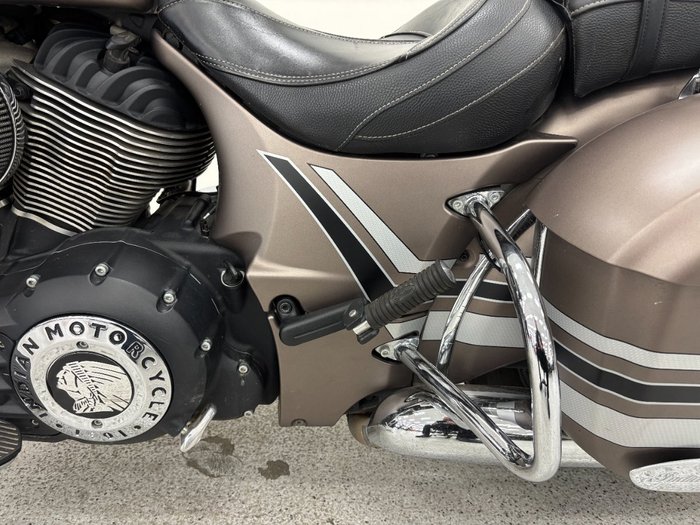 2017 INDIAN CHIEF CLASSIC Silver
