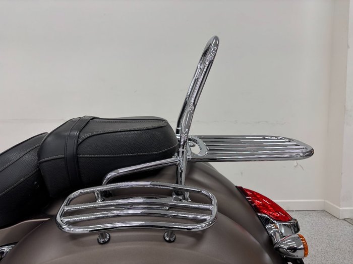 2017 INDIAN CHIEF CLASSIC Silver