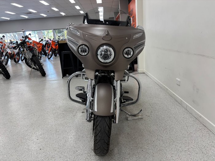 2017 INDIAN CHIEF CLASSIC Silver