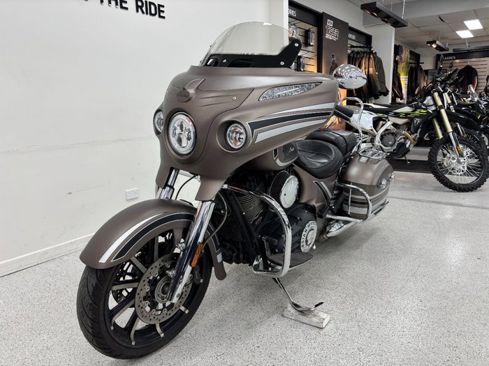 2017 INDIAN CHIEF CLASSIC Silver