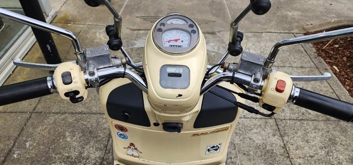 2009 VESPA GTV 250ie CREAM