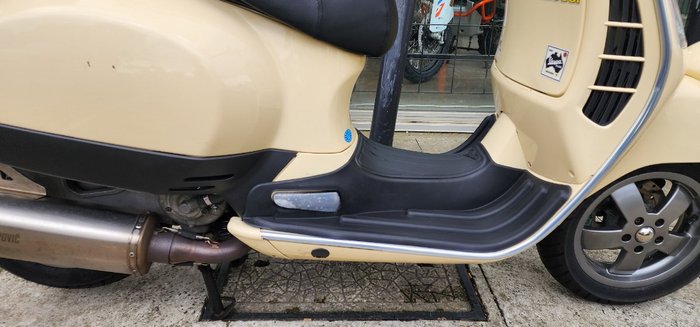 2009 VESPA GTV 250ie CREAM