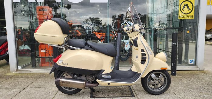 2009 VESPA GTV 250ie CREAM