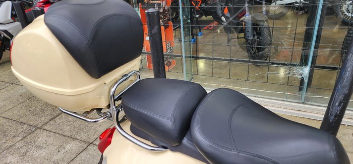 2009 VESPA GTV 250ie CREAM