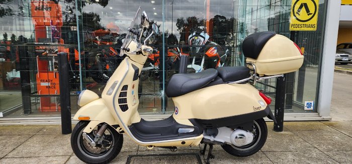 2009 VESPA GTV 250ie CREAM
