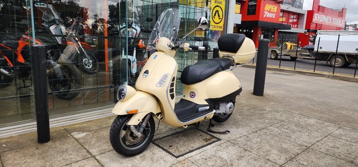 2009 VESPA GTV 250ie CREAM