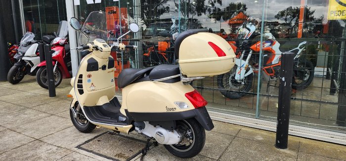 2009 VESPA GTV 250ie CREAM