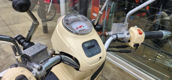 2009 VESPA GTV 250ie CREAM