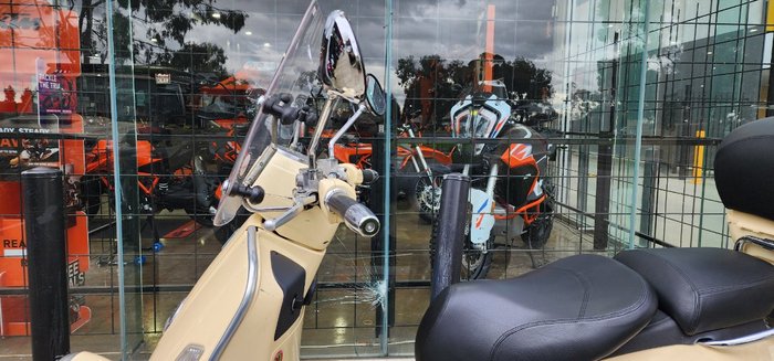 2009 VESPA GTV 250ie CREAM