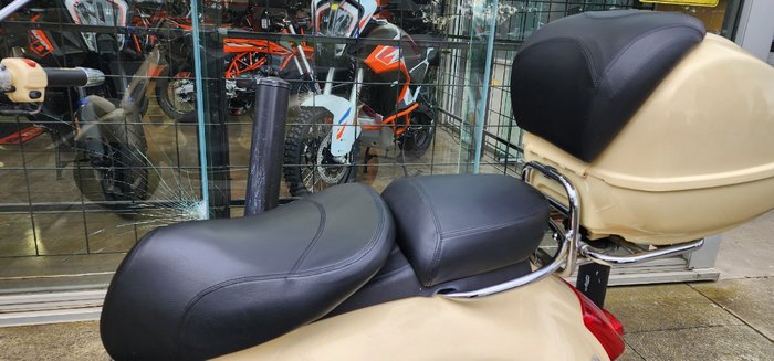 2009 VESPA GTV 250ie CREAM