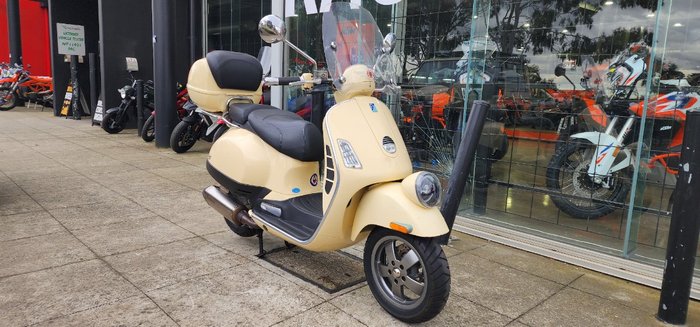 2009 VESPA GTV 250ie CREAM