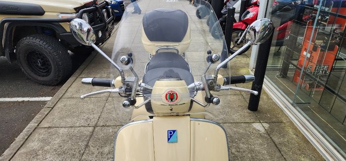 2009 VESPA GTV 250ie CREAM