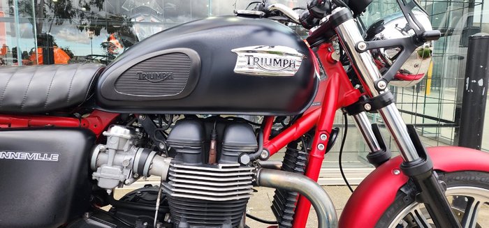 2013 Triumph BONNEVILLE 100 SE