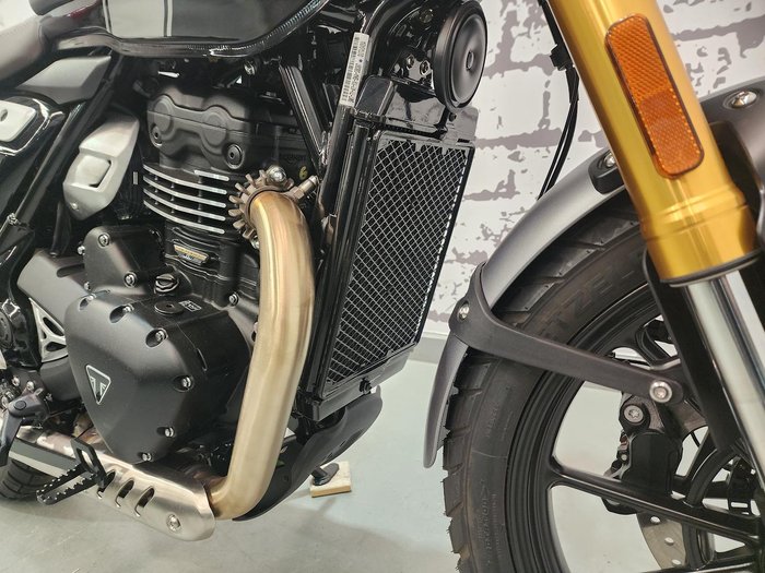 2025 Triumph Scrambler 400 X Scrambler Black