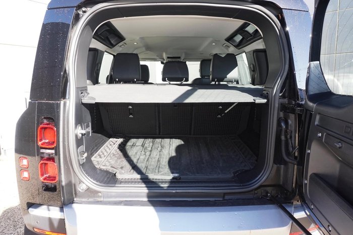 2023 Land Rover Defender 110 P400 SE