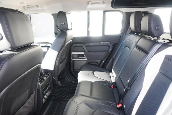 2023 Land Rover Defender 110 P400 SE