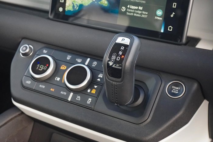 2023 Land Rover Defender 110 P400 SE