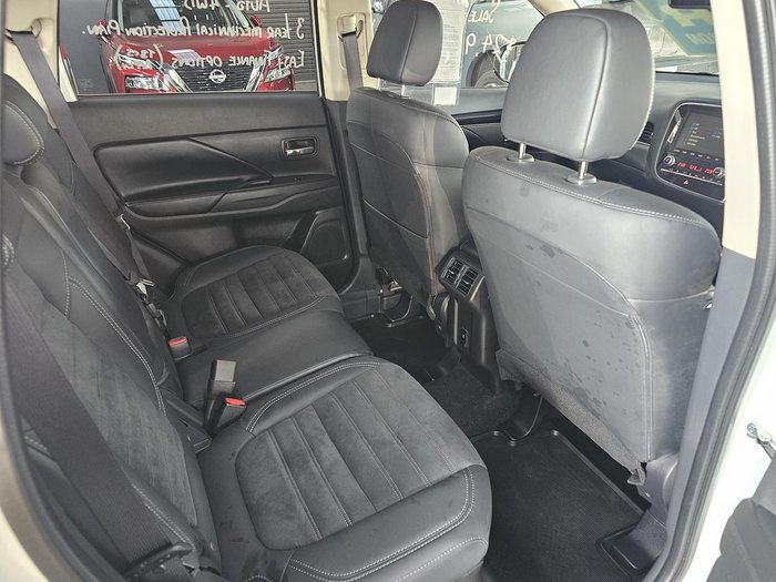 2020 Mitsubishi Outlander LS